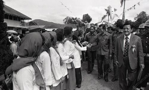 DR. MAHATHIR MOHAMAD