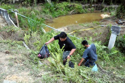 JB10_17022016_KERETA_TERJUNAM