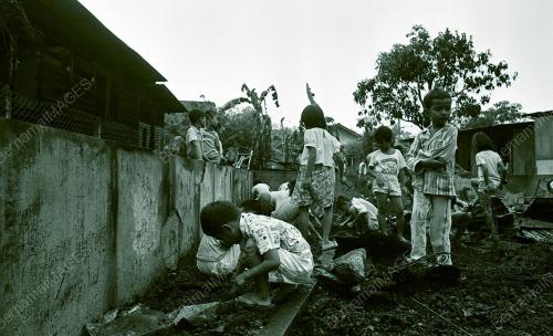 KEBAKARAN DI KAMPUNG UBI