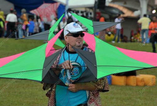 JB10_18022012_LAYANG2