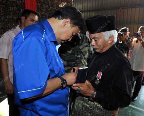 JB10_18042013_ZAHID_ATM