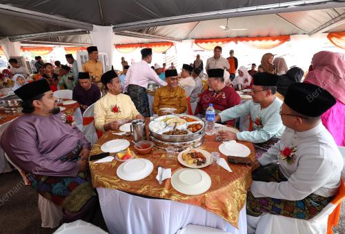 DATUK SERI DR DZULKEFLY AHAMD