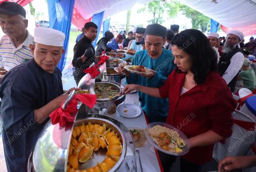 PERDANA MENTERI HADIR KENDURI RAHMAH & PENYERAHAN BAKUL RAHMAH