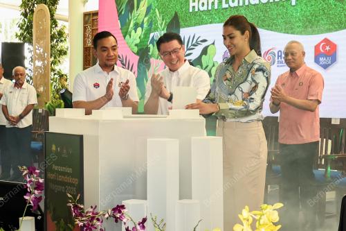 CHE PUAN MAHKOTA KHALEEDA JOHOR