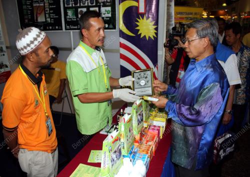 MUSTAPA MOHAMED