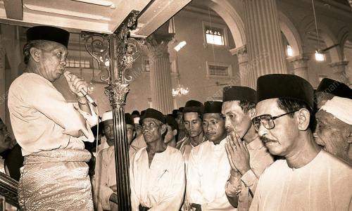 SULTAN JOHOR SEMBAHYANG HARI RAYA AIDILFITRI