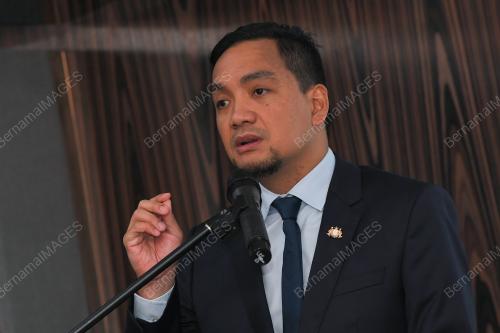 DATUK ONN HAFIZ GHAZI  