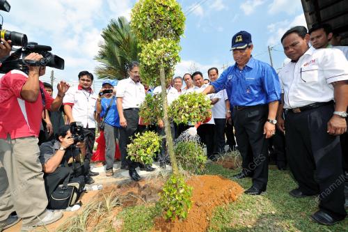 JB10_29042013_DEWAN_MAOKIL