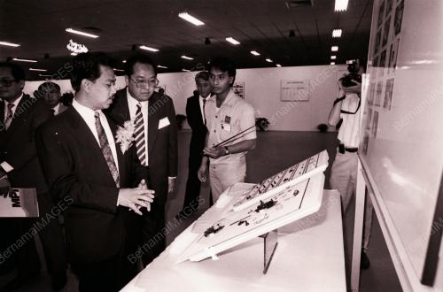 TAN SRI MUHYIDDIN MOHD YASSIN (MENTERI BESAR JOHOR)