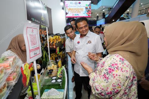 DATUK ZAHARI SARIP