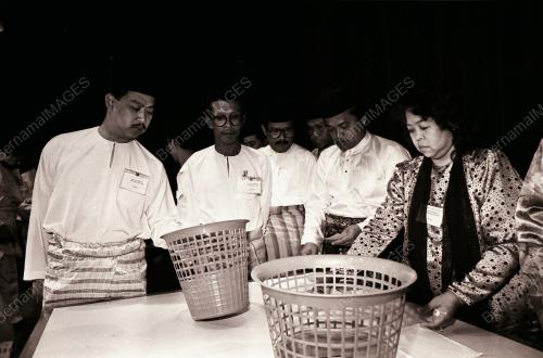 YANG BERHORMAT DATUK SHAHRIR ABDUL SAMAD