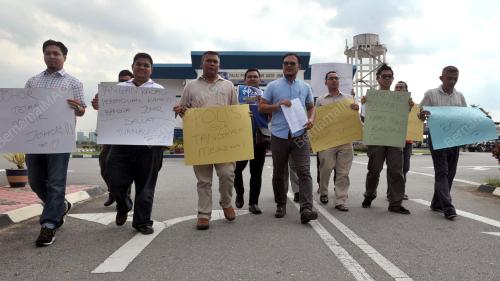 JB11_02062015_BANTAHAN_PEMUDA