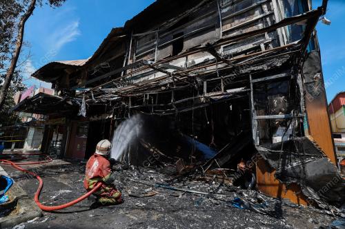 BOMBA PADAM KEBAKARAN KEDAI 