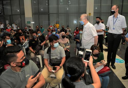 DATUK SERI DR WEE KA SIONG