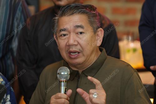 DATUK SERI SALAHUDDIN AYUB 
