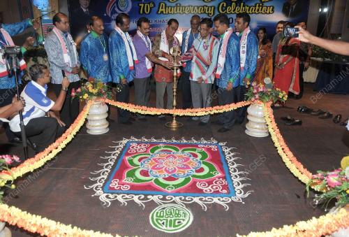 JB11_04102016_ULANGTAHUN_MIC