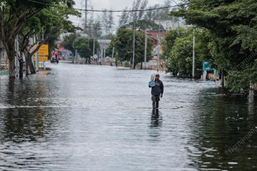 BANJIR TERMENUNG DI PEKAN PARIT SULONG, BATU PAHAT