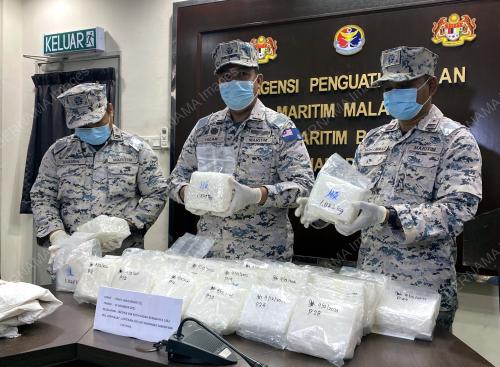 LAKSAMANA PERTAMA MARITIM NURUL HIZAM ZAKARIA