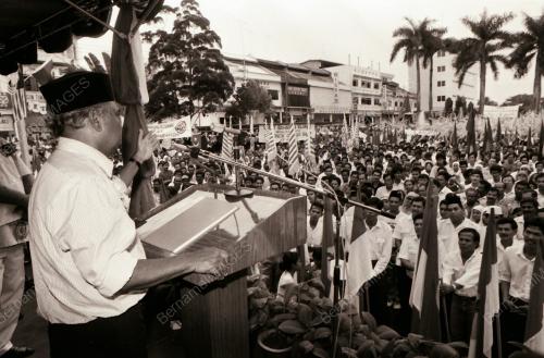 YAB ENCIK ABDUL GHAFAR BABA