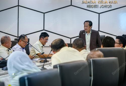 DATUK SERI AHMAD MASLAN