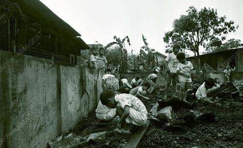 KEBAKARAN DI KAMPUNG UBI