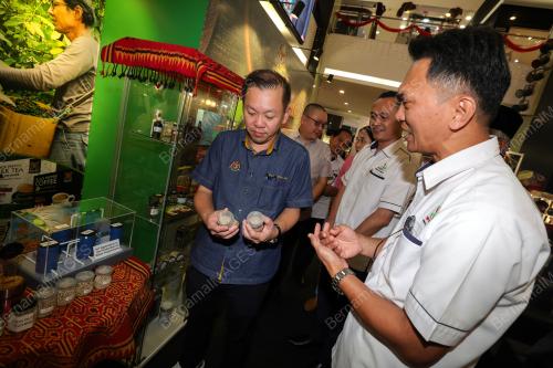 DATUK CHAN FOONG HIN