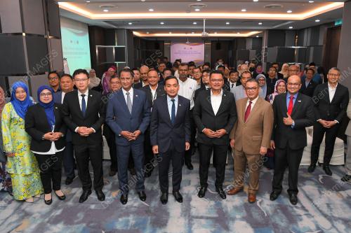 DATUK ONN HAFIZ GHAZI  