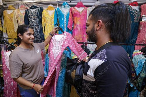 PERSIAPAN AKHIR PERAYAAN DEEPAVALI 