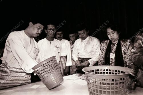 YANG BERHORMAT DATUK SHAHRIR ABDUL SAMAD
