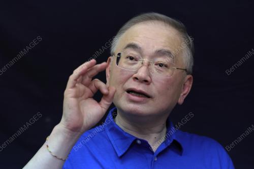 DATUK SERI DR WEE KA SIONG 