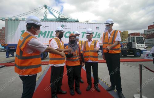 DATUK SERI DR WEE KA SIONG