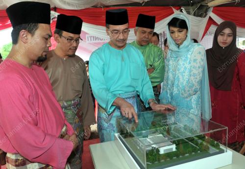 JB12_07082015_RUMAH_UMNO