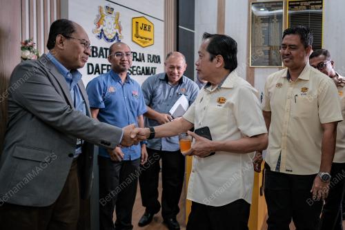 DATUK SERI AHMAD MASLAN