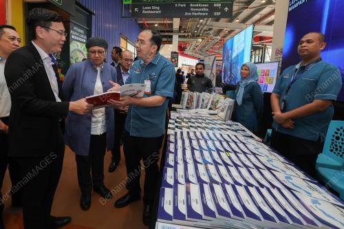 DATUK HANIFAH HAJAR TAIB 