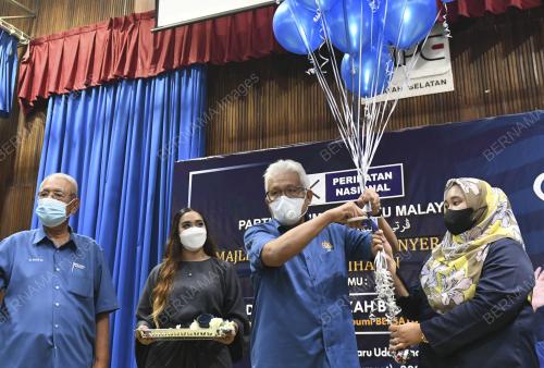 DATUK SERI HAMZAH ZAINUDIN