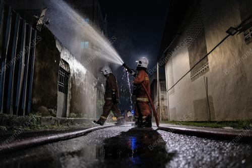 BOMBA PADAM KEBAKARAN KEDAI