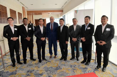 DATUK SERI MUSTAPA MOHAMED