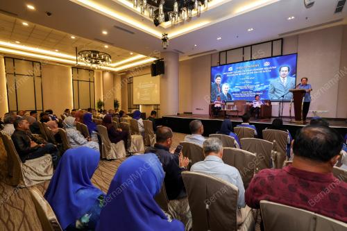 DATUK SERI AHMAD MASLAN 
