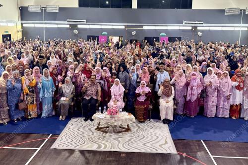DATUKM SERI DR WAN AZIZAH WAN ISMAIL