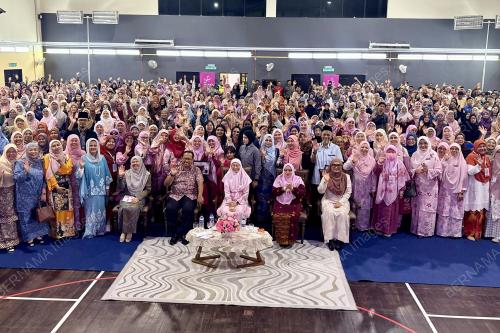DATUKM SERI DR WAN AZIZAH WAN ISMAIL