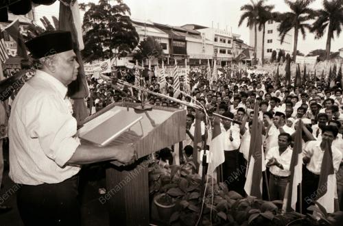 YAB ENCIK ABDUL GHAFAR BABA