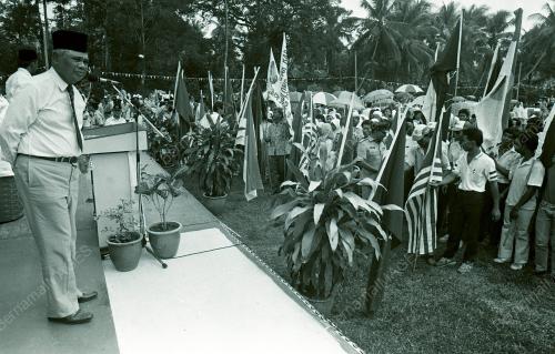 JB12_140390_RAKYAT
