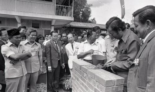 DR. MAHATHIR MOHAMAD