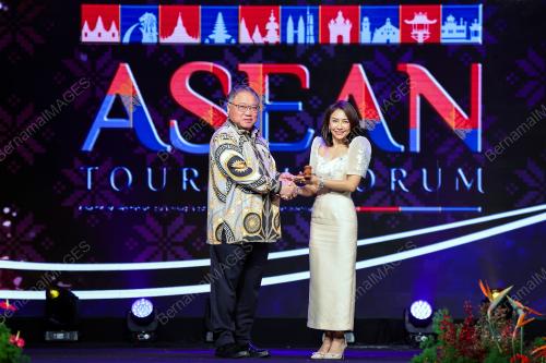 DATUK SERI TIONG KING SING 