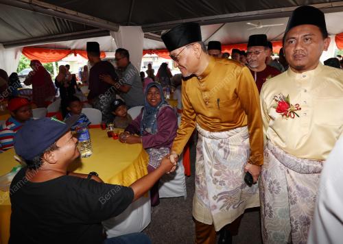 DATUK SERI DR DZULKEFLY AHAMD
