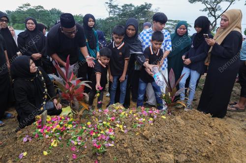 JENAZAH BELLA DIKEBUMIKAN