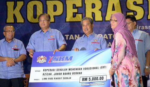 TAN SRI MUHYIDDIN YASSIN