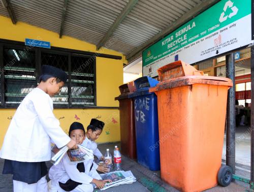 JB12_25032015_JOHOR_SAMPAH