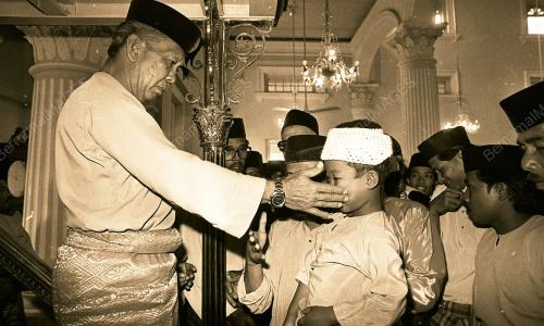 SULTAN JOHOR SEMBAHYANG HARI RAYA AIDILFITRI