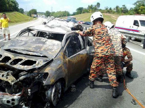 JB12_27062015_KERETA_TERBAKAR